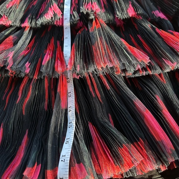 Hutch by Anthropologie tiered mini skirt. Layers of tulle. Elastic waist. Large - Picture 13 of 14